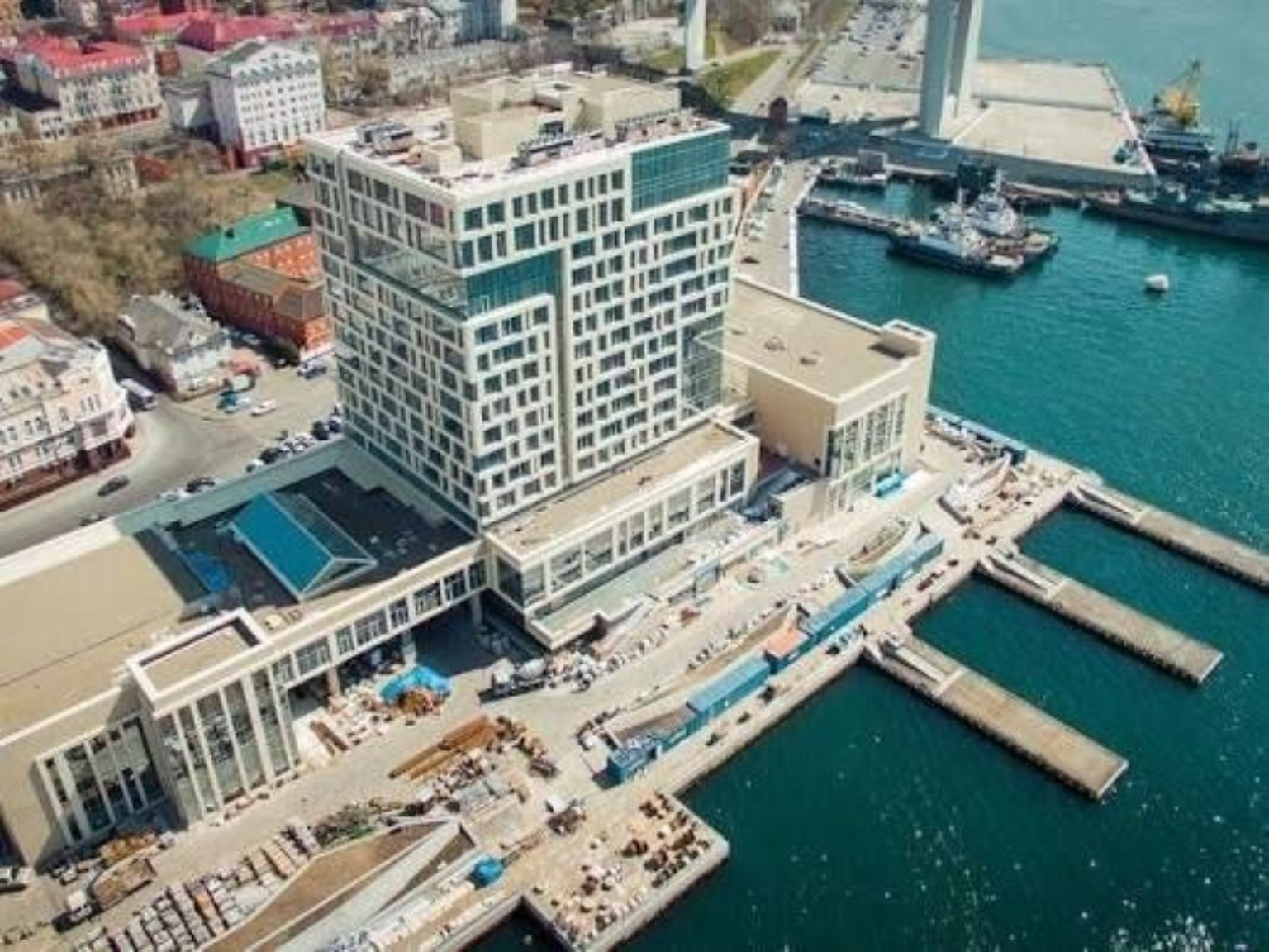 Ремонт фасада и монтаж светопрозрачных перегородок.